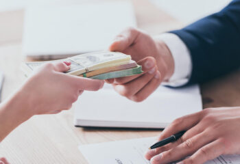 Pożyczka gotówkowa na czek giro w firmie pozabankowej – co to jest?
